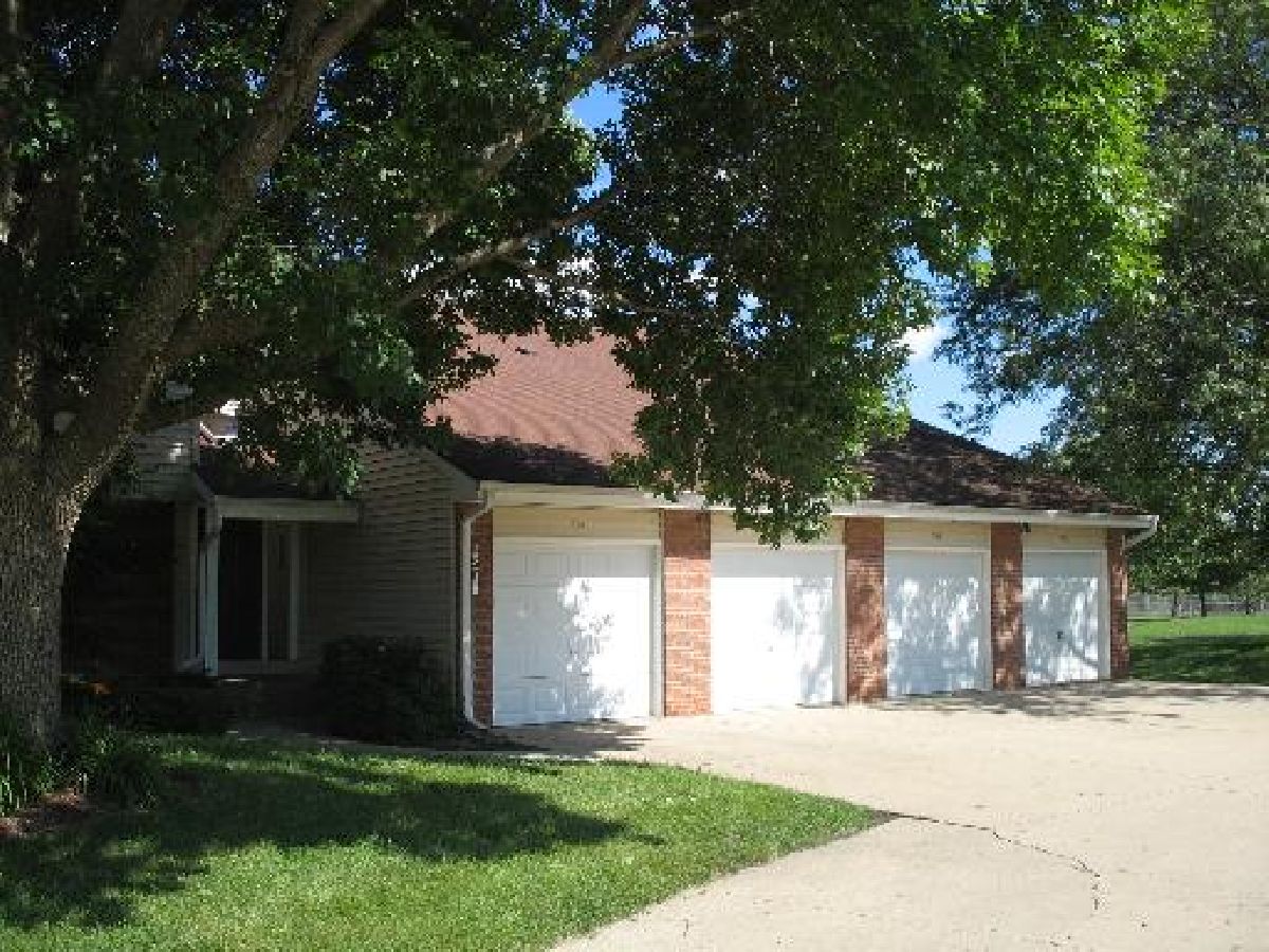 Townhomes & Condos Rented Hidden Lake Village Buffalo Grove Illinois, 106 Windwood