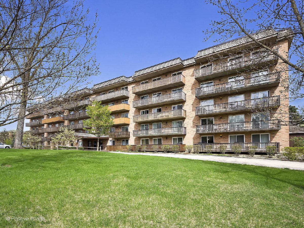 Lake In The Woods Downers Grove IL, Condominiums & Homes For Sale & For