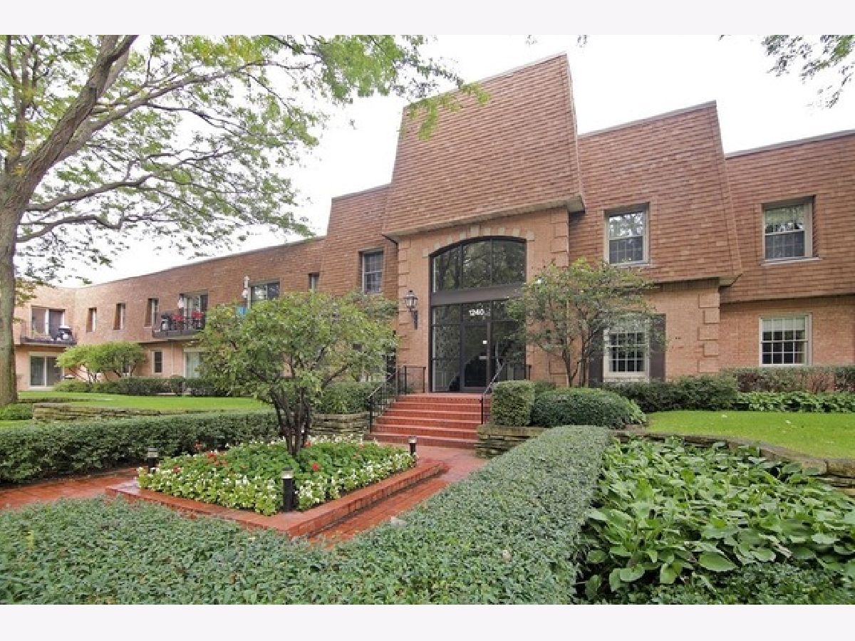 Condominiums Rented Brooke Estates Highland Park Illinois, 1240 Park Ave W