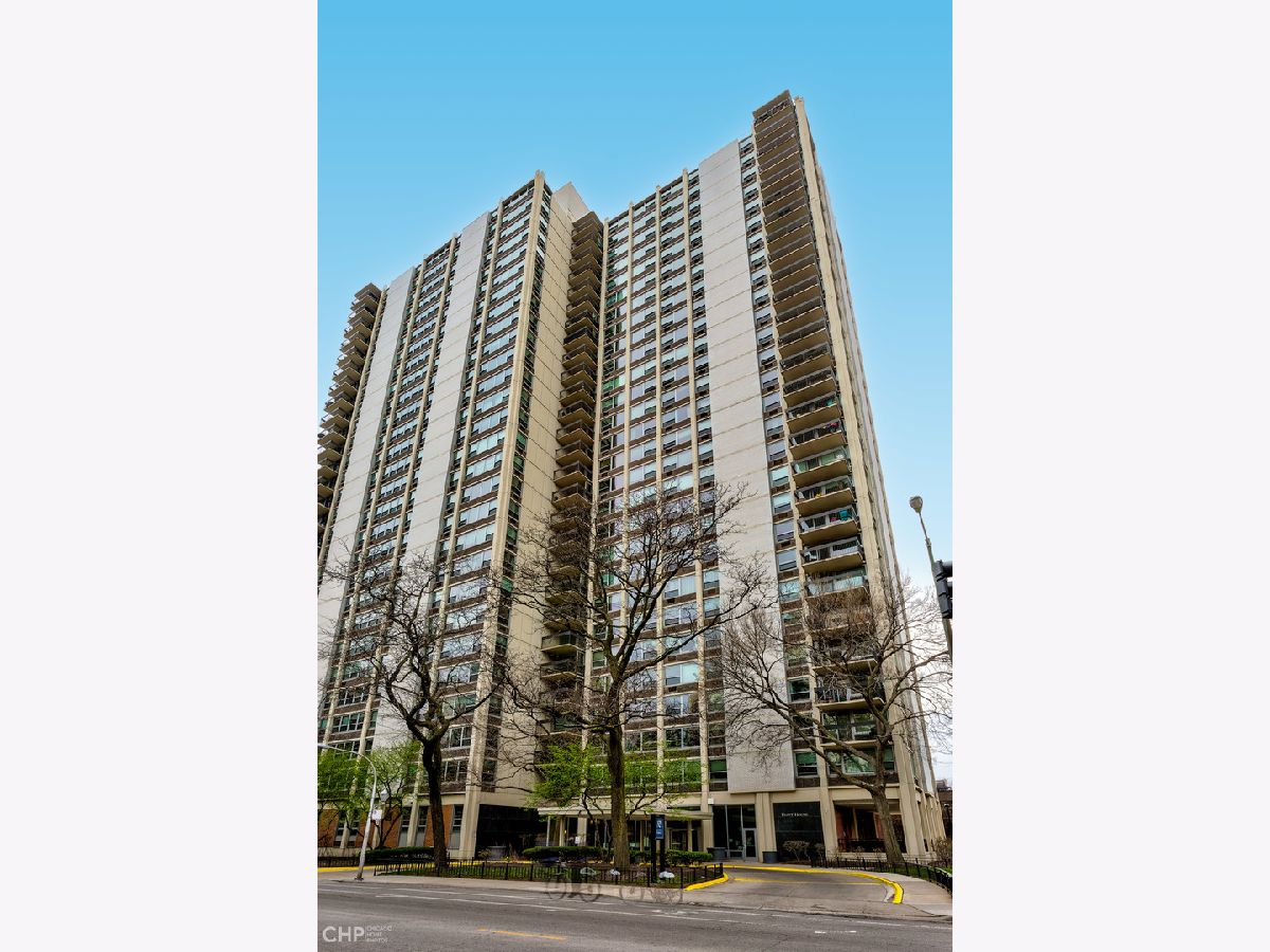 Condominiums Rented Eliot House Chicago Illinois, 1255 Sandburg