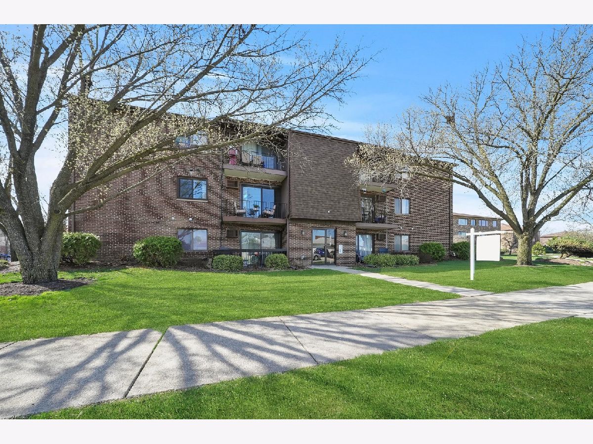 Condominiums & Homes Sold Colonades Orland Park Illinois, 7505 Tiffany