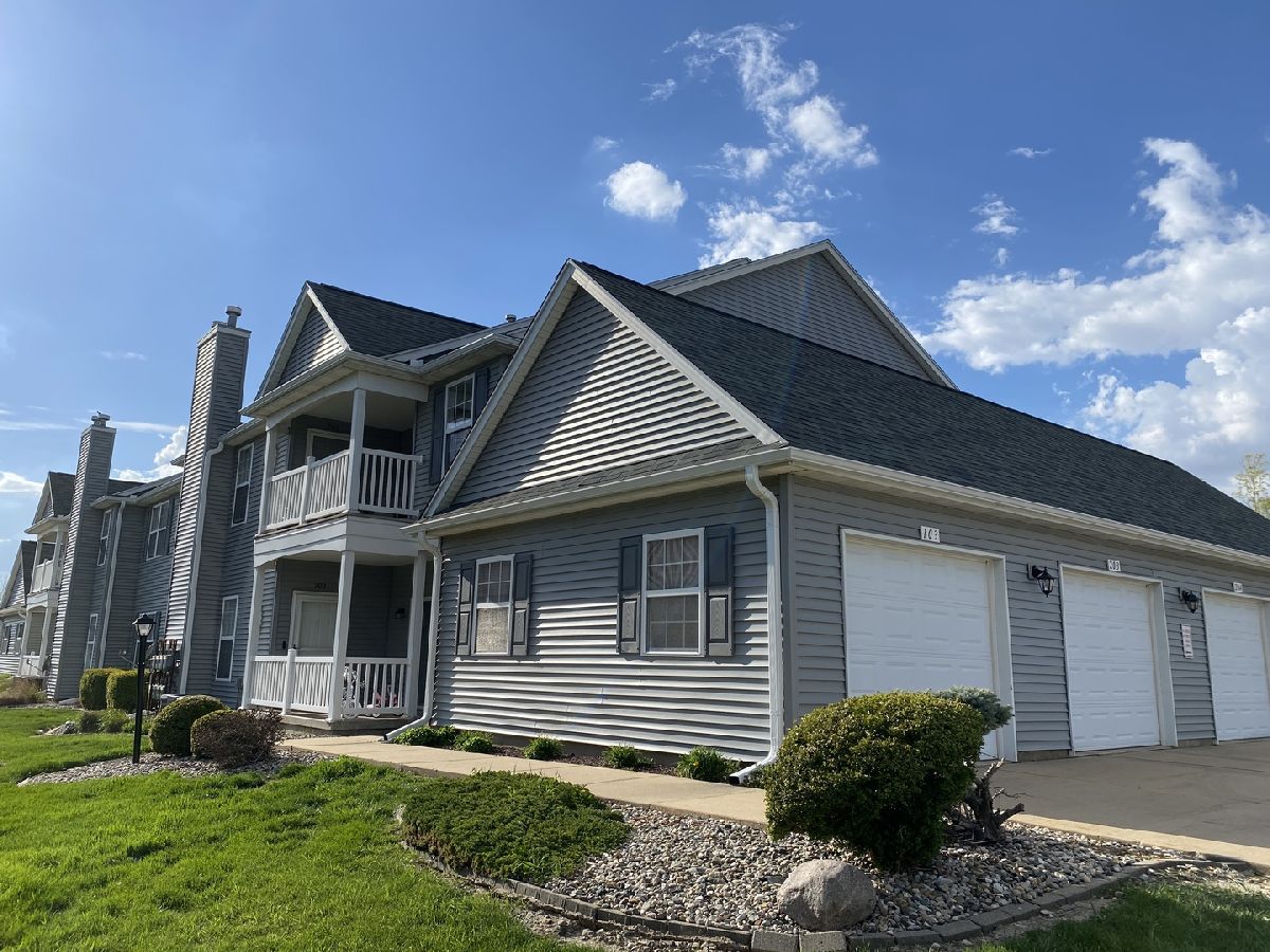 Condos & Townhomes & Homes Sold Water's Edge Urbana Illinois, 3030 Stillwater Landing