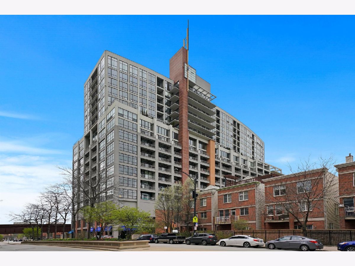 Condos & Townhomes Rented Dearborn Tower Chicago Illinois, 1530 State