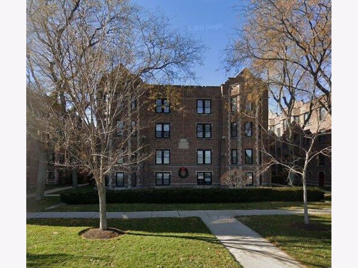 Condominiums Sold Tower Court Evanston Illinois, 562 Sheridan
