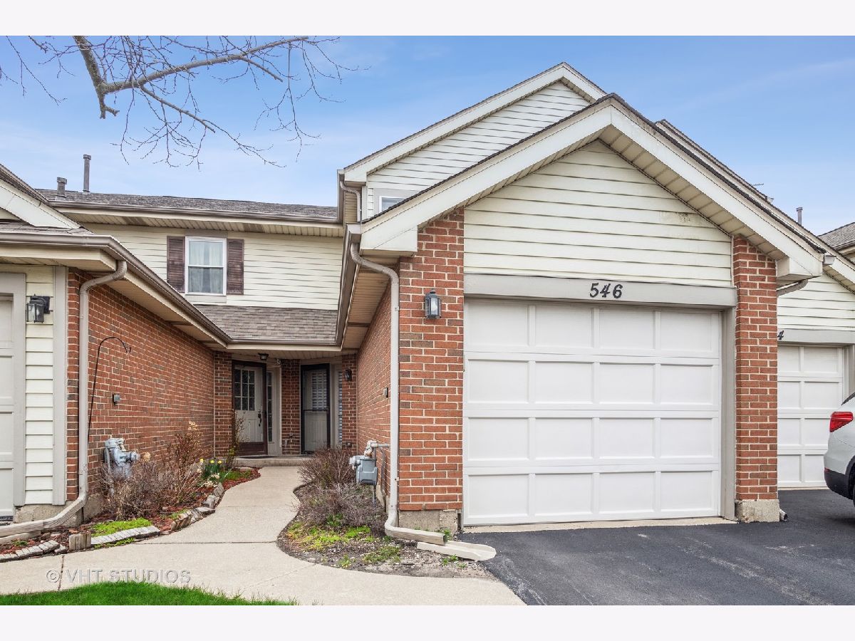 Townhomes & Condos Rented Windgate Arlington Heights Illinois, 546 Windgate