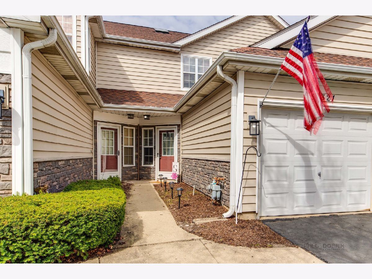 Townhomes & Condos Sold Wellington Court Schaumburg Illinois, 1321 Cranbrook