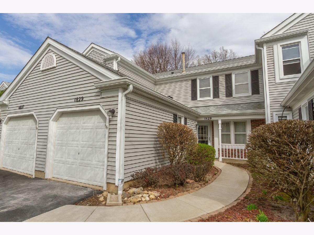 Townhomes & Condos Sold Hamptons Elk Grove Village Illinois, 1829 Pebble Beach