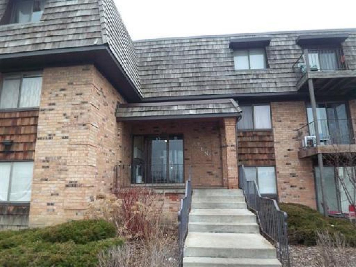 Condominiums Rented Arbors Buffalo Grove Illinois, 5 Oak Creek