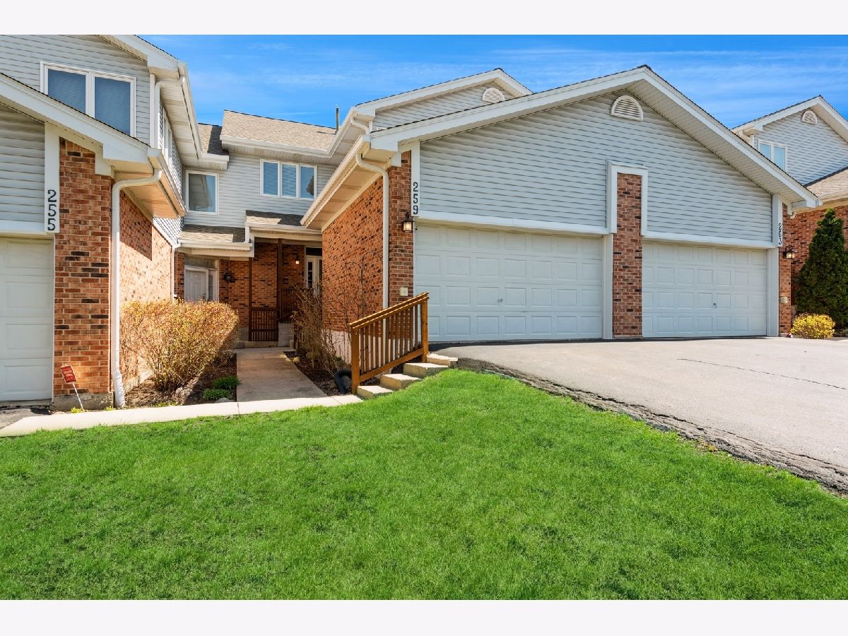 Townhomes & Condos Sold Carriage Hill Cary Illinois, 259 Charlotte