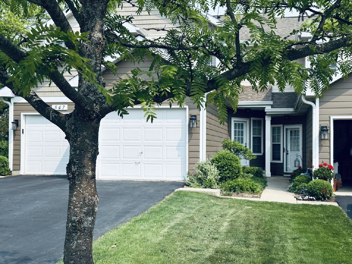 Townhomes Rented Woodhaven Mundelein Illinois, 545 Woodcrest