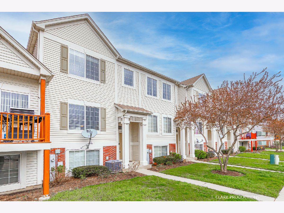 Townhomes & Homes Sold Fieldstone Place Montgomery Illinois, 1402 Manning