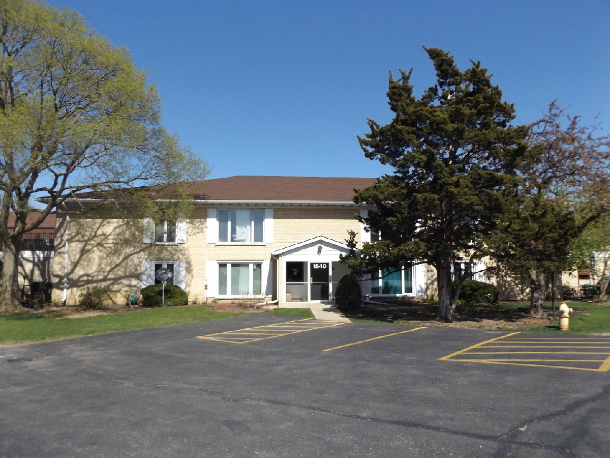 Townhomes & Condos & Homes Sold Surrey Park Arlington Heights Illinois, 1840 Surrey Park