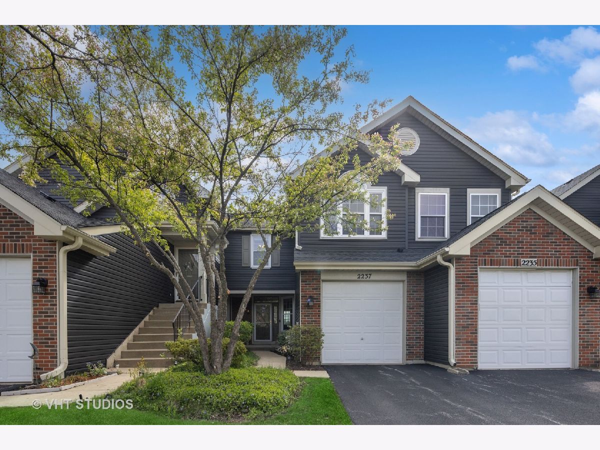 Townhomes Sold Hidden Glen Glendale Heights Illinois, 2237 Lake Ridge
