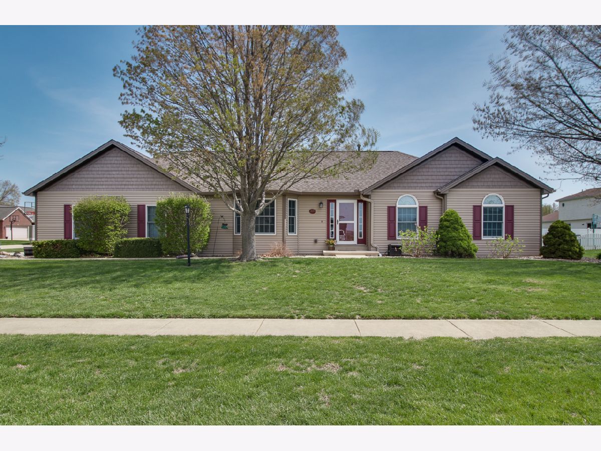 Homes Sold Cobble Creek Heyworth Illinois, 409 Delane