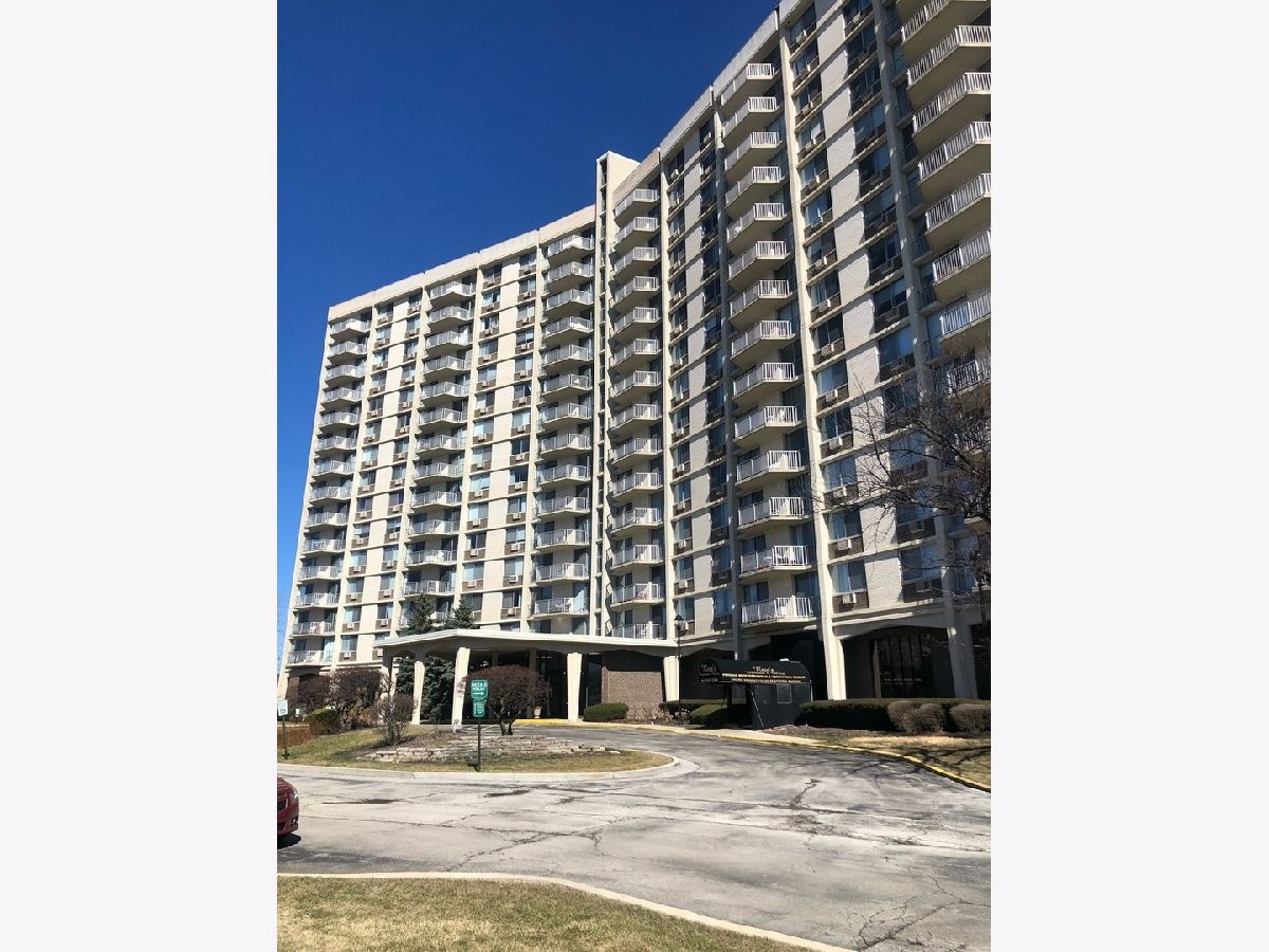 Oak Brook Towers Oak Brook IL, Condos & Townhomes For Sale & For Rent