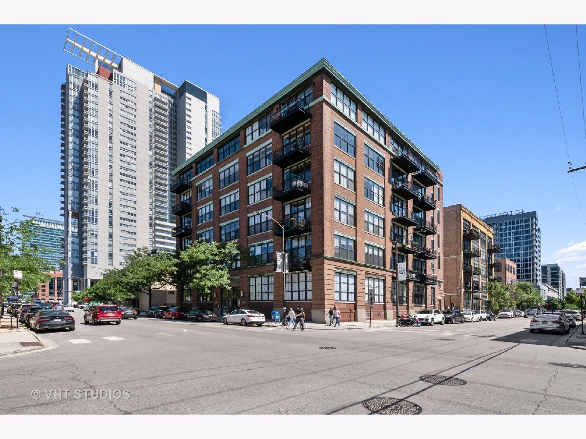 Condominiums Sold Washington Boulevard Lofts Chicago Illinois, 817 Washington