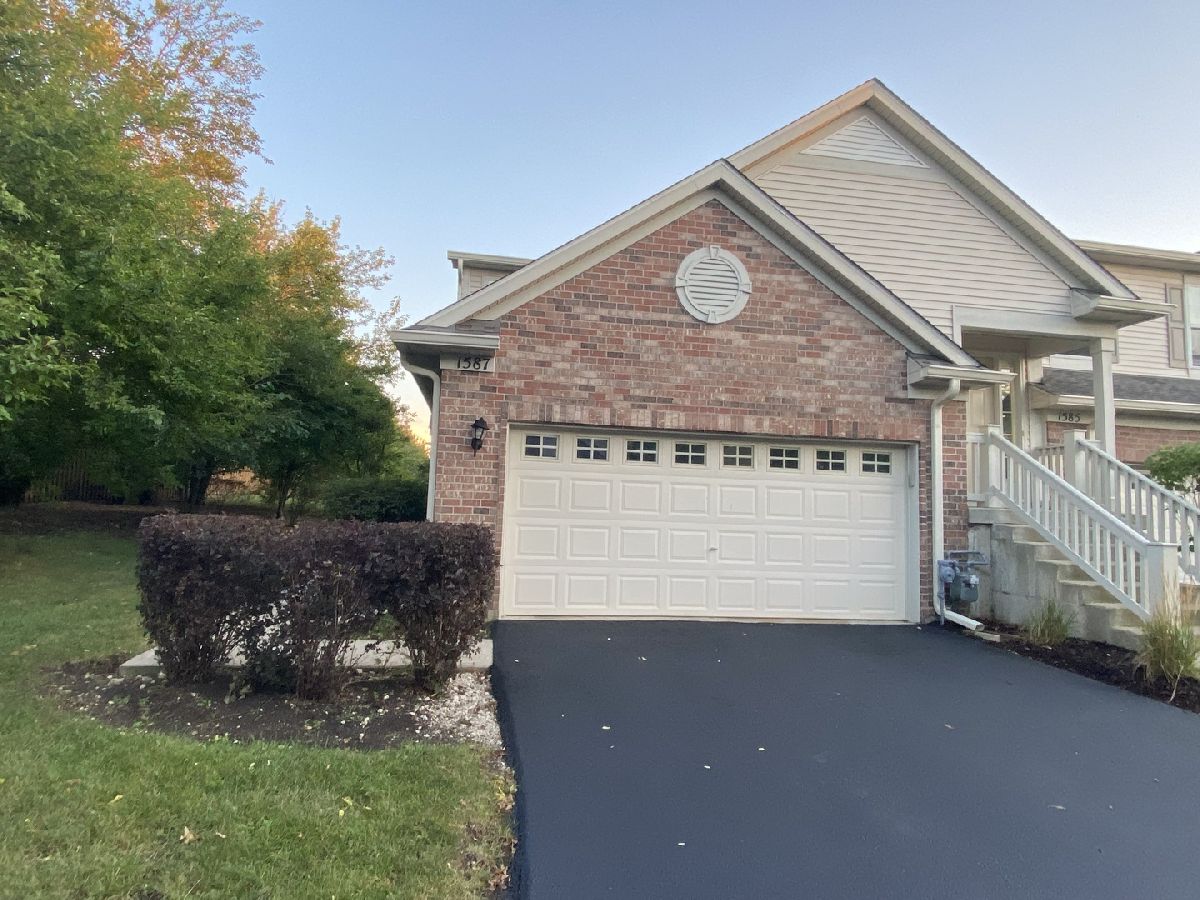 Townhomes & Condos Rented Canterbury Place Algonquin Illinois, 1587 Millbrook