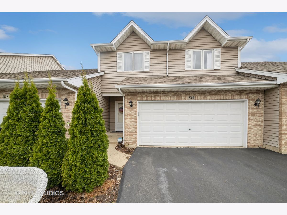 Townhomes & Condos & Homes Sold Old Mill Manor Hampshire Illinois, 816 Katherine