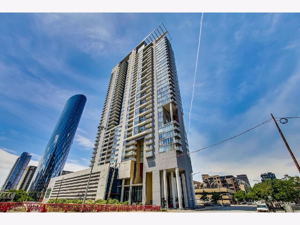 Condominiums Sold Skybridge Chicago Illinois, 737 Washington