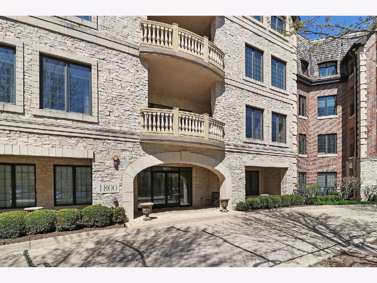 Condominiums Sold Amberley Woods Lake Forest Illinois, 1800 Amberley