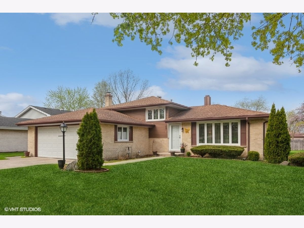 Homes Sold Knottingham Downers Grove Illinois, 7708 Queens