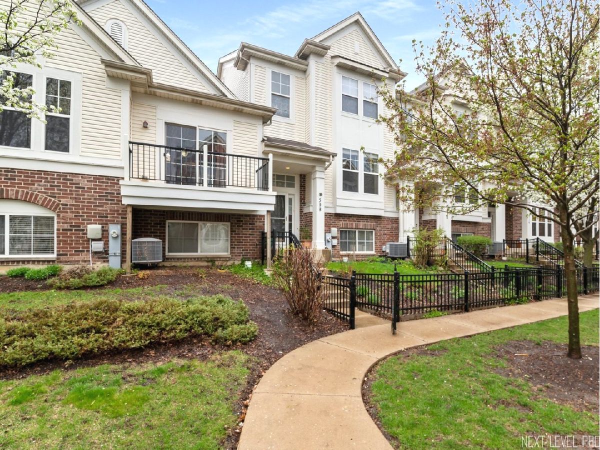 Townhomes & Condos Rented The Plaza On New York Aurora Illinois, 508 Grosvenor
