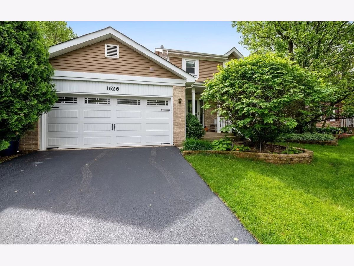 Homes & Townhomes Rented Brookdale Naperville Illinois, 1626 Lois Ann