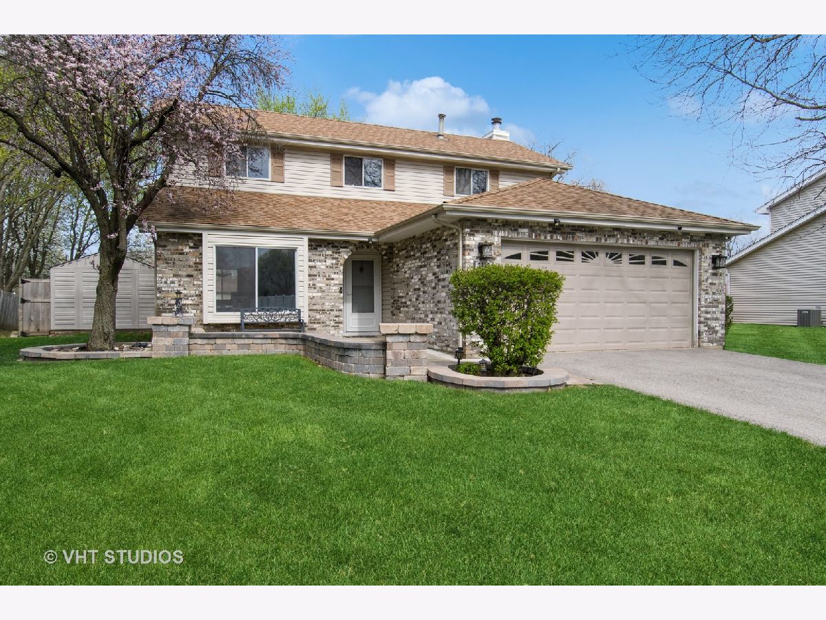Homes & Condos & Townhomes Rented Old Farm Naperville Illinois, 2338 Woodview