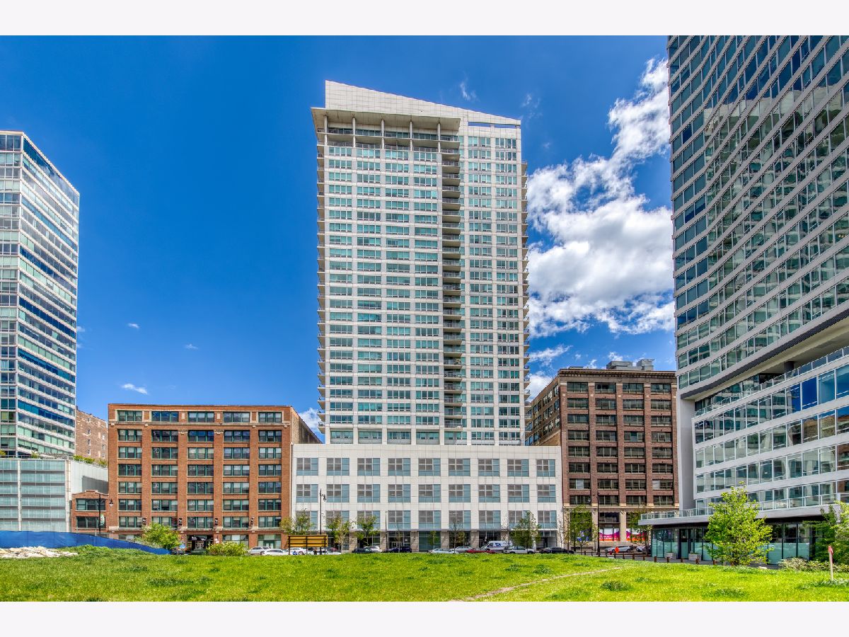 Condominiums Sold Wells Street Tower Chicago Illinois, 701 Wells