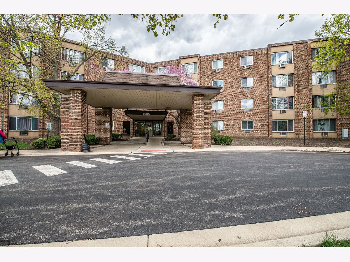 Moon Lake Village Hoffman Estates IL, Condos & Townhomes & Homes For