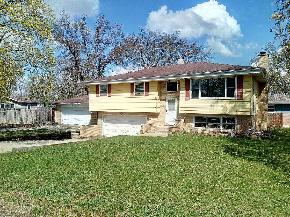 Homes Rented Lake In The Hills Estates Lake In The Hills Illinois, 1102 Poplar