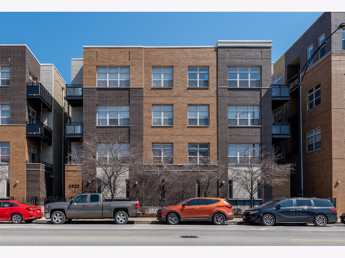 Condominiums Rented Welbourn Row Chicago Illinois, 2923 Clybourn