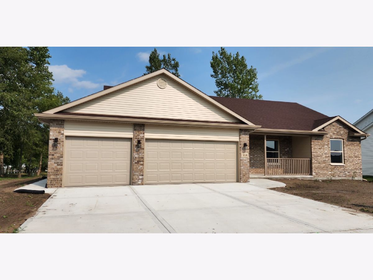 Homes & Condos & Townhomes Sold Meadow Estates Coal City Illinois, 315 Short