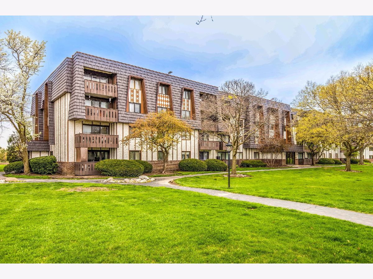 Townhomes & Condos Sold Whispering Lake Lake Bluff Illinois, 13200 Heiden