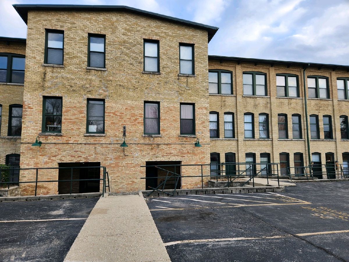 Townhomes Rented Shoe Factory Lofts Elgin Illinois, 630 Congdon