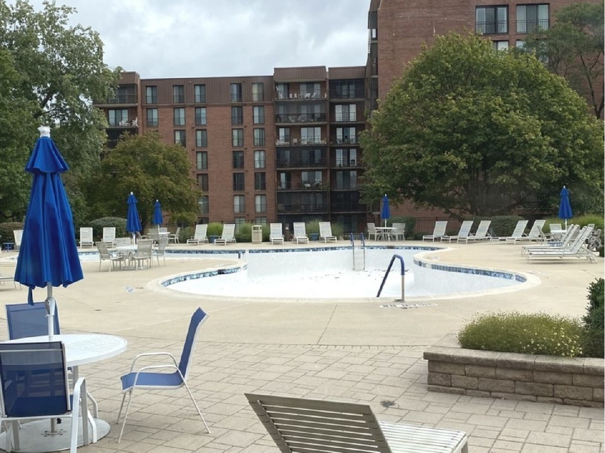 125 Acacia Circle, Indian Head Park, Illinois 60525 MLS 11767106 WinterCohen