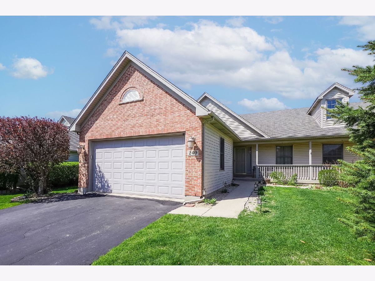 Homes & Condos & Townhomes Sold Hampshire Meadows Hampshire Illinois, 240 Red Hawk
