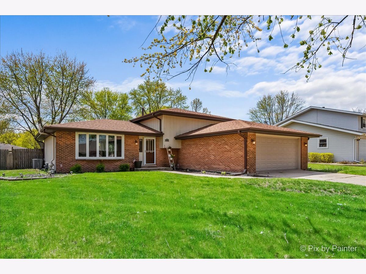 Homes Sold Country West Shorewood Illinois, 1007 Ridge