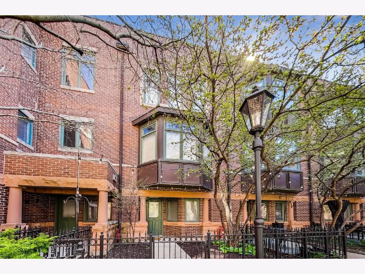Townhomes & Condos & Homes Sold Altgeld Club Chicago Illinois, 1351 Altgeld