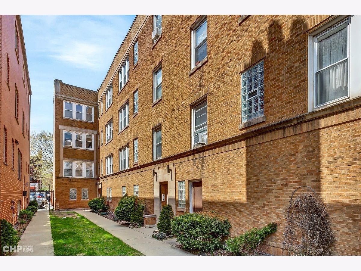 Condominiums Sold Ainslie Manor Chicago Illinois, 4892 Ashland
