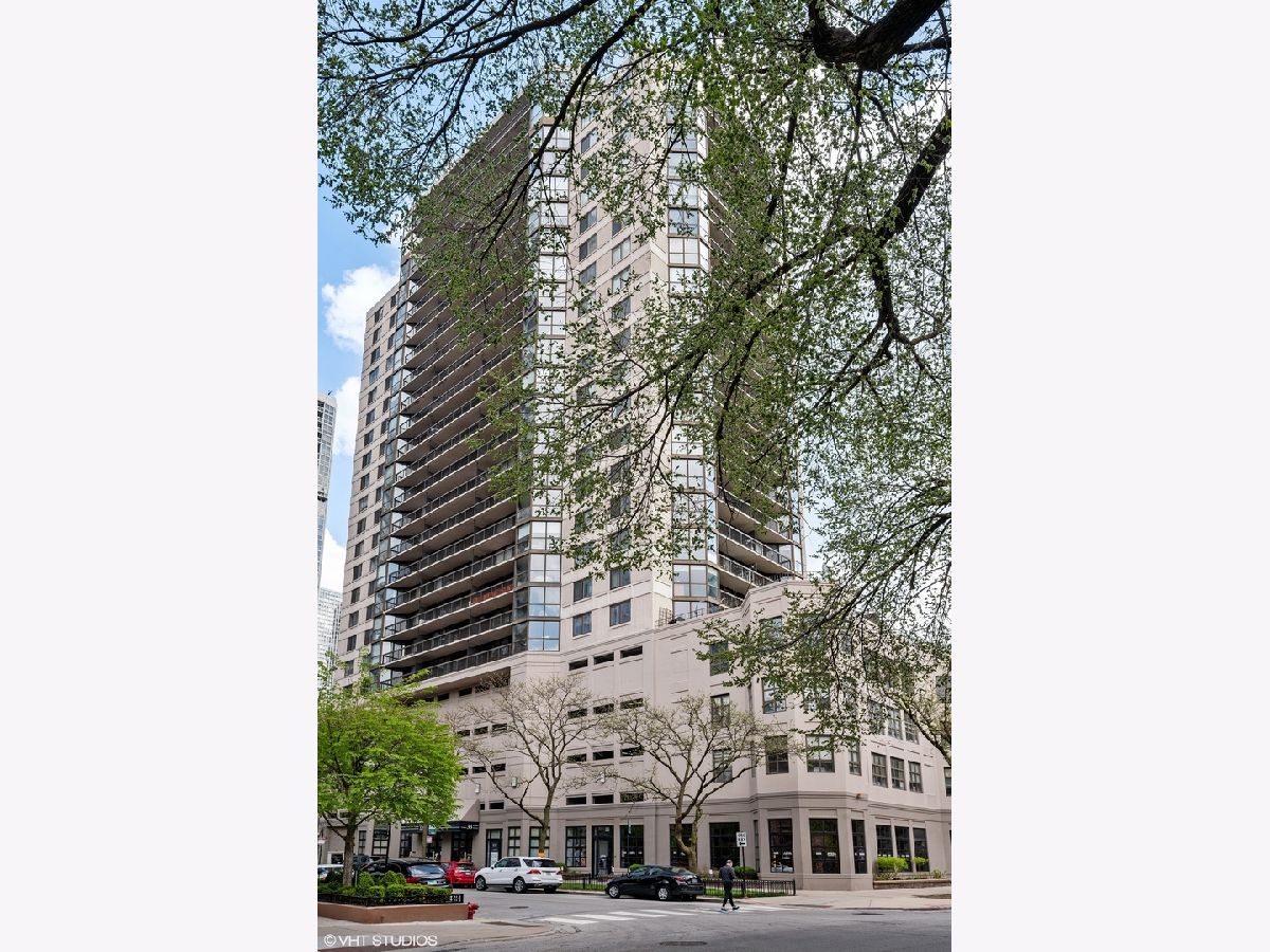 Condos & Townhomes Sold Delaware Place Chicago Illinois, 33 Delaware