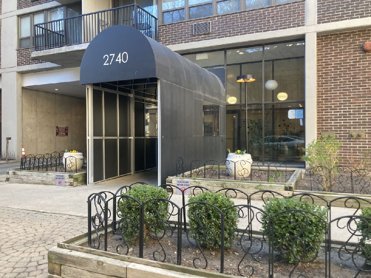 Condominiums Sold Parkview Towers Chicago Illinois, 2740 Pine Grove