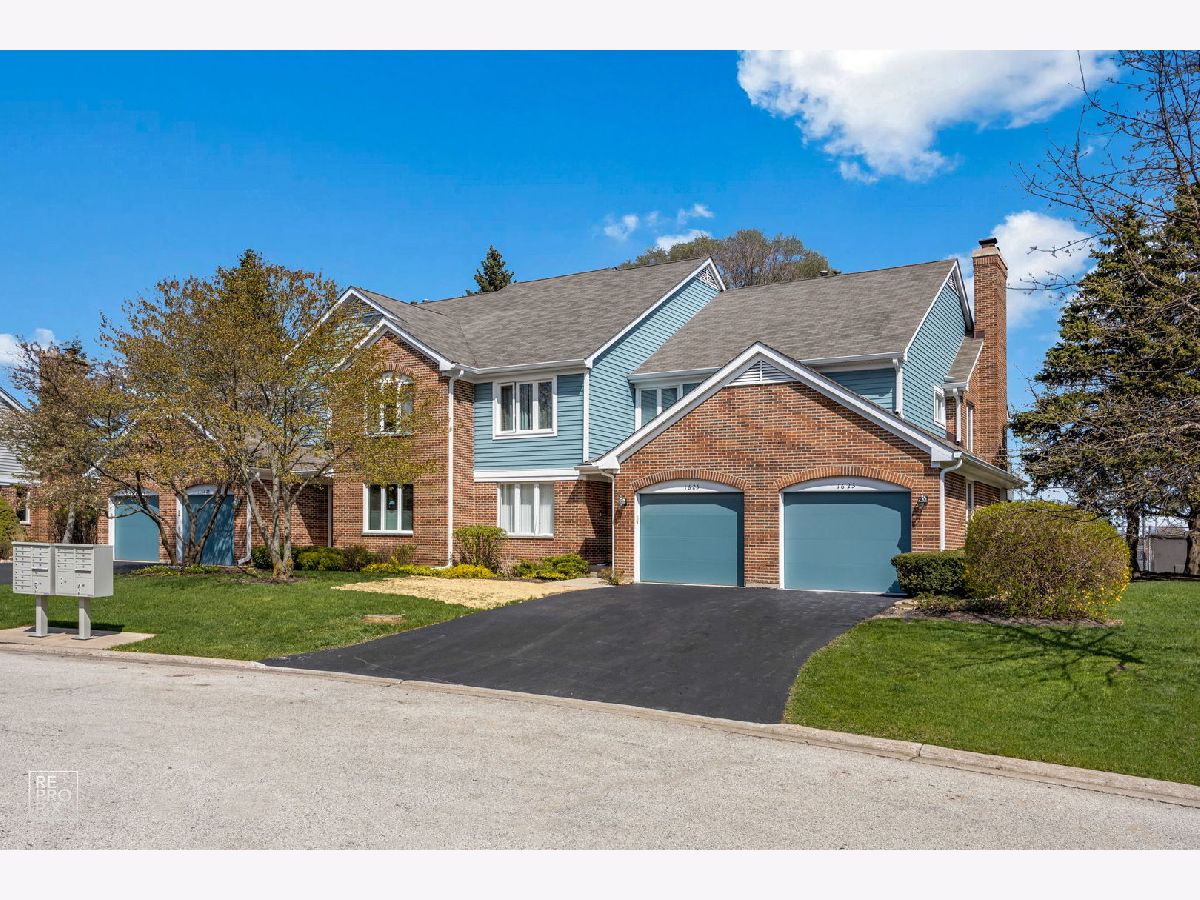 Townhomes & Condos & Homes Sold Arlington On The Ponds Arlington Heights Illinois, 1623 Courtland