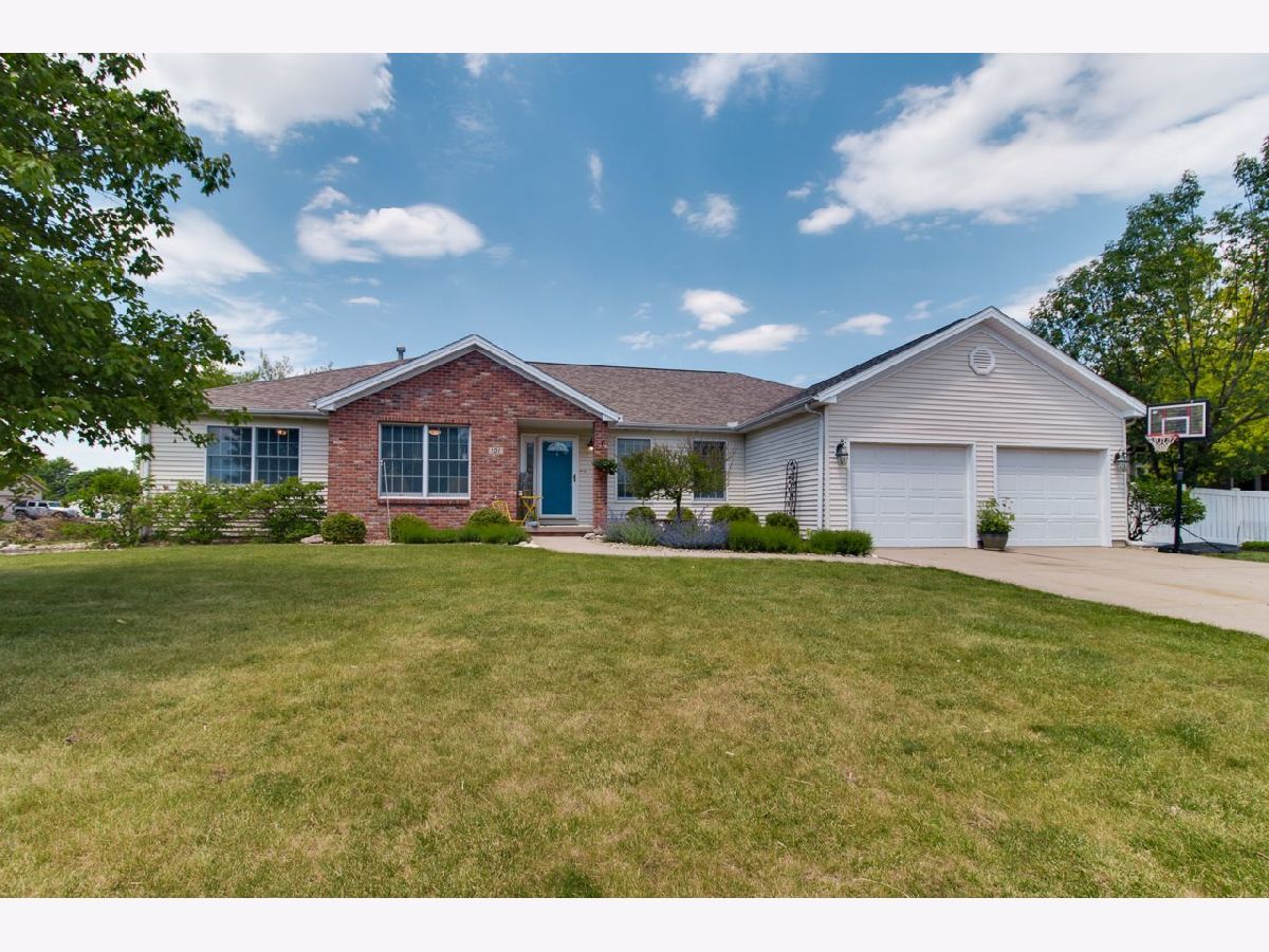 Homes Sold Prairieview Hudson Illinois, 101 Dove