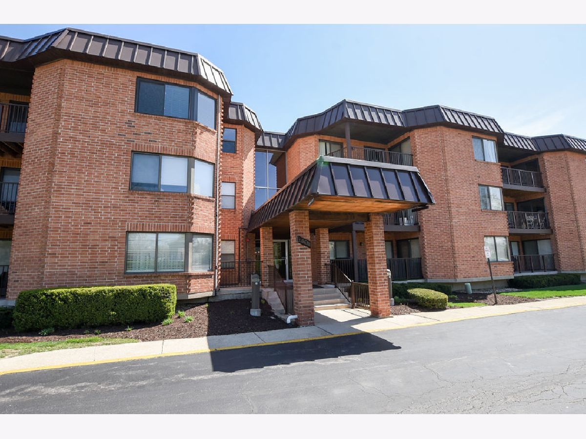 Condos & Townhomes Sold The Lawns Phase 2 Willowbrook Illinois, 6401 Clarendon Hills