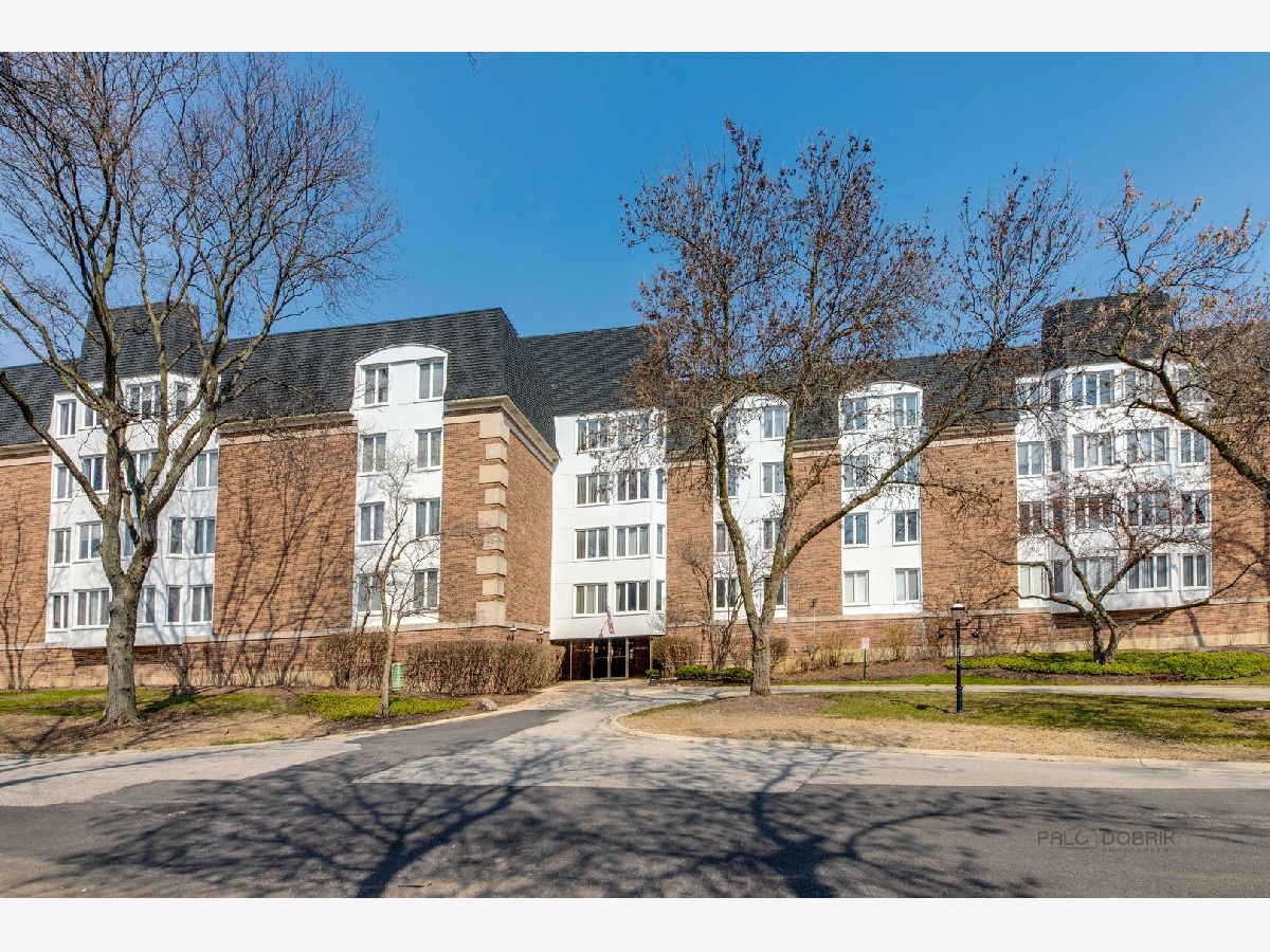 Cambridge On The Lake Buffalo Grove IL, Condominiums For Sale & For