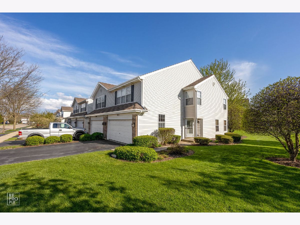 Townhomes & Condos Rented Park Avenue Aurora Illinois, 2340 Stoughton