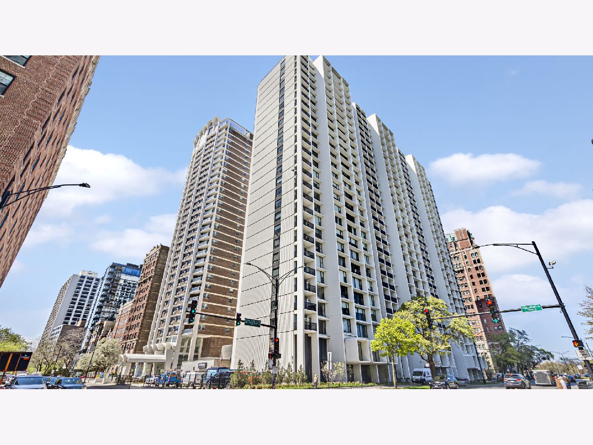 Condominiums Sold Harbor House Chicago Illinois, 3200 Lake Shore
