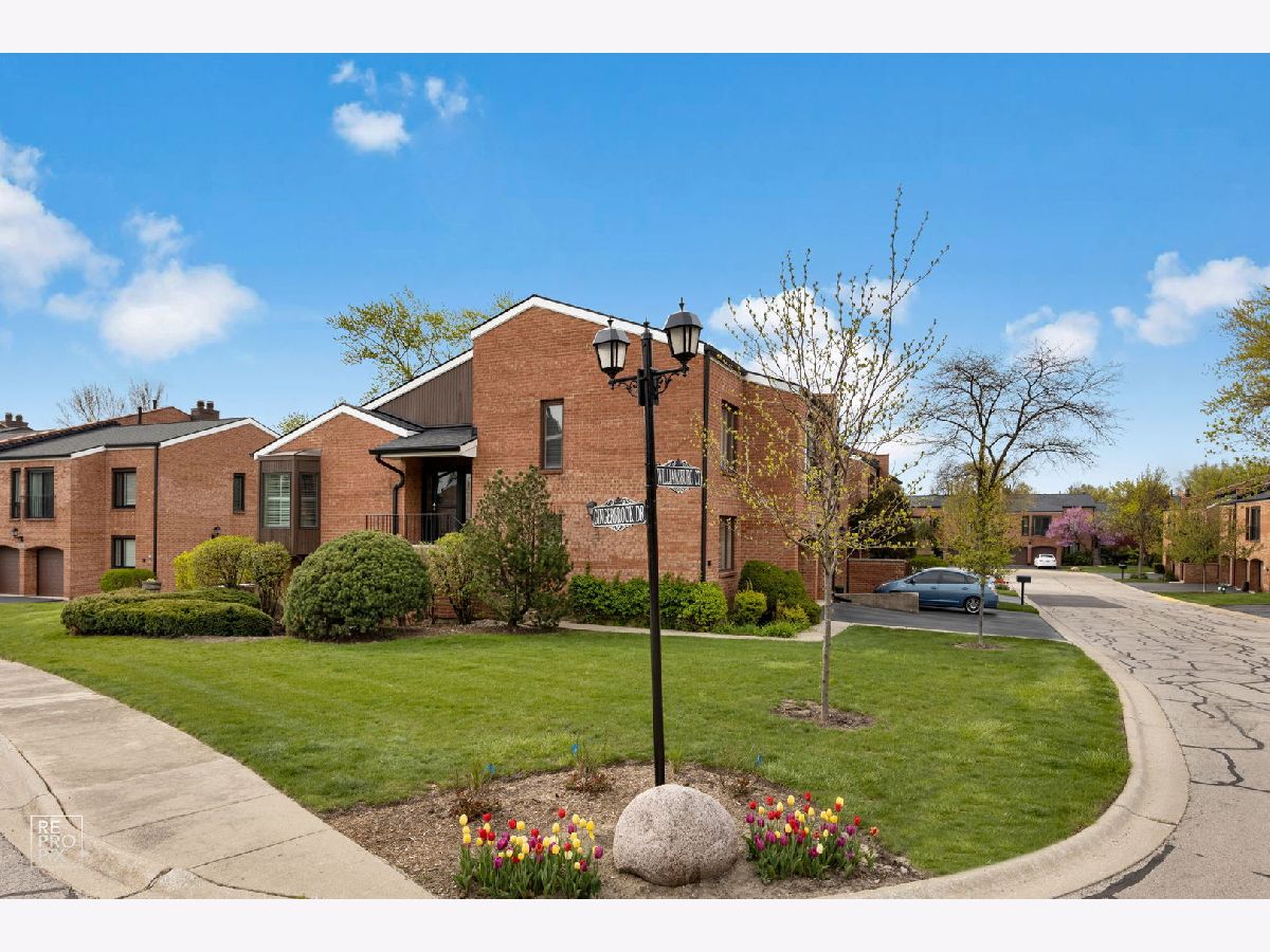 Townhomes Sold Oak Brook Colony Oak Brook Illinois, 2S707 Williamsburg
