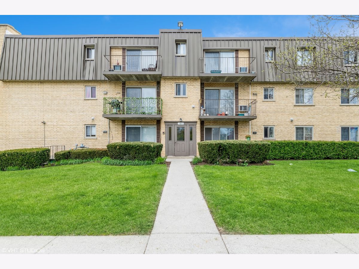 Condominiums Sold Fairway Greens Wheeling Illinois, 580 Fairway View